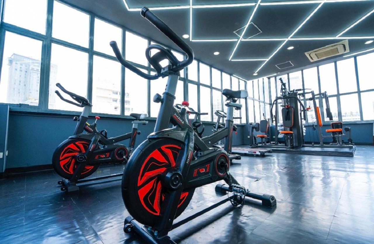 Sapphire hotel Silom Bangkok 蓝宝石曼谷酒店 Bagian luar foto A stationary bicycle