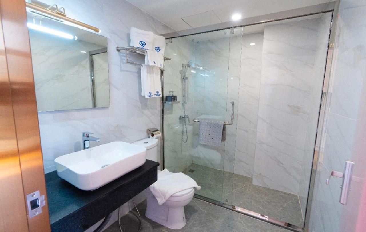 Sapphire hotel Silom Bangkok 蓝宝石曼谷酒店 Bagian luar foto