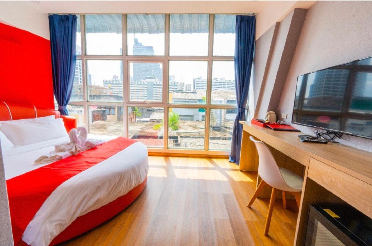Sapphire hotel Silom Bangkok 蓝宝石曼谷酒店 Bagian luar foto A room at the hotel