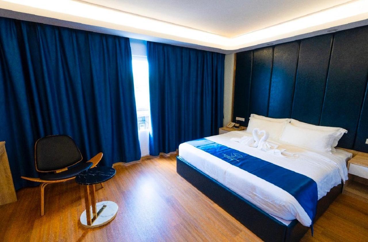 Sapphire hotel Silom Bangkok 蓝宝石曼谷酒店 Bagian luar foto Deluxe Room