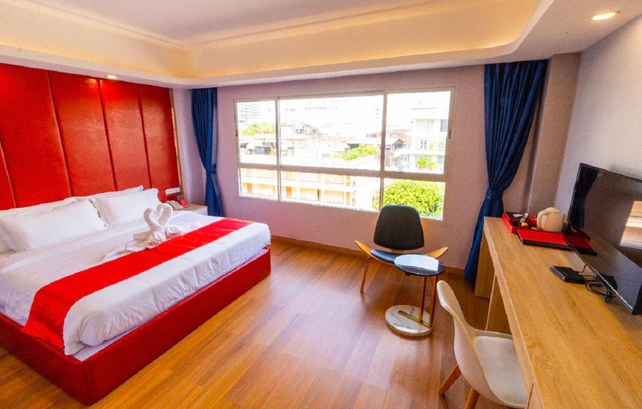 Sapphire hotel Silom Bangkok 蓝宝石曼谷酒店 Bagian luar foto Deluxe Room