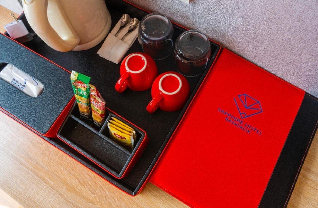 Sapphire hotel Silom Bangkok 蓝宝石曼谷酒店 Bagian luar foto A tea tray