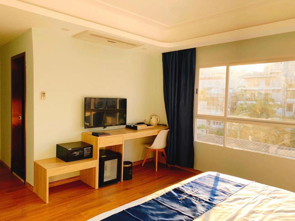Sapphire hotel Silom Bangkok 蓝宝石曼谷酒店 Bagian luar foto A room at the hotel