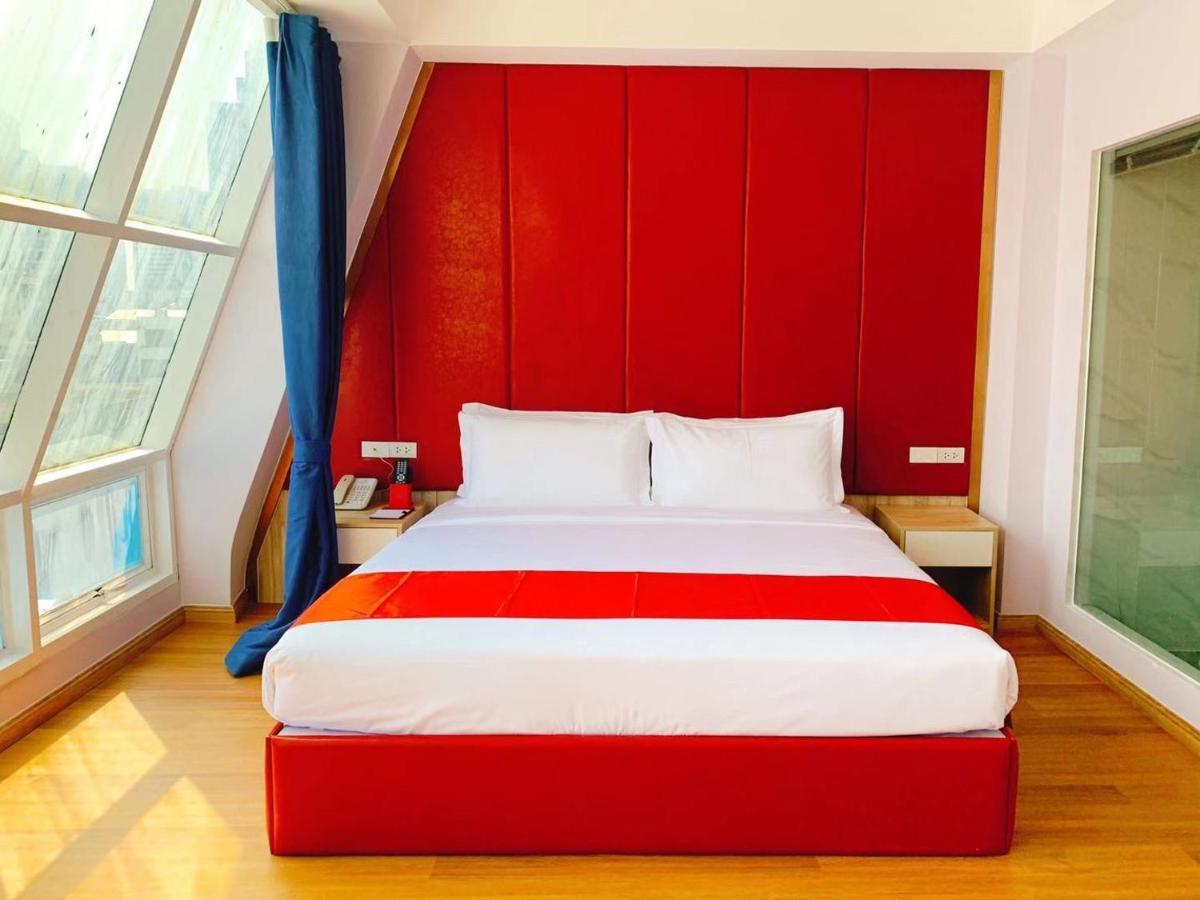 Sapphire hotel Silom Bangkok 蓝宝石曼谷酒店 Bagian luar foto