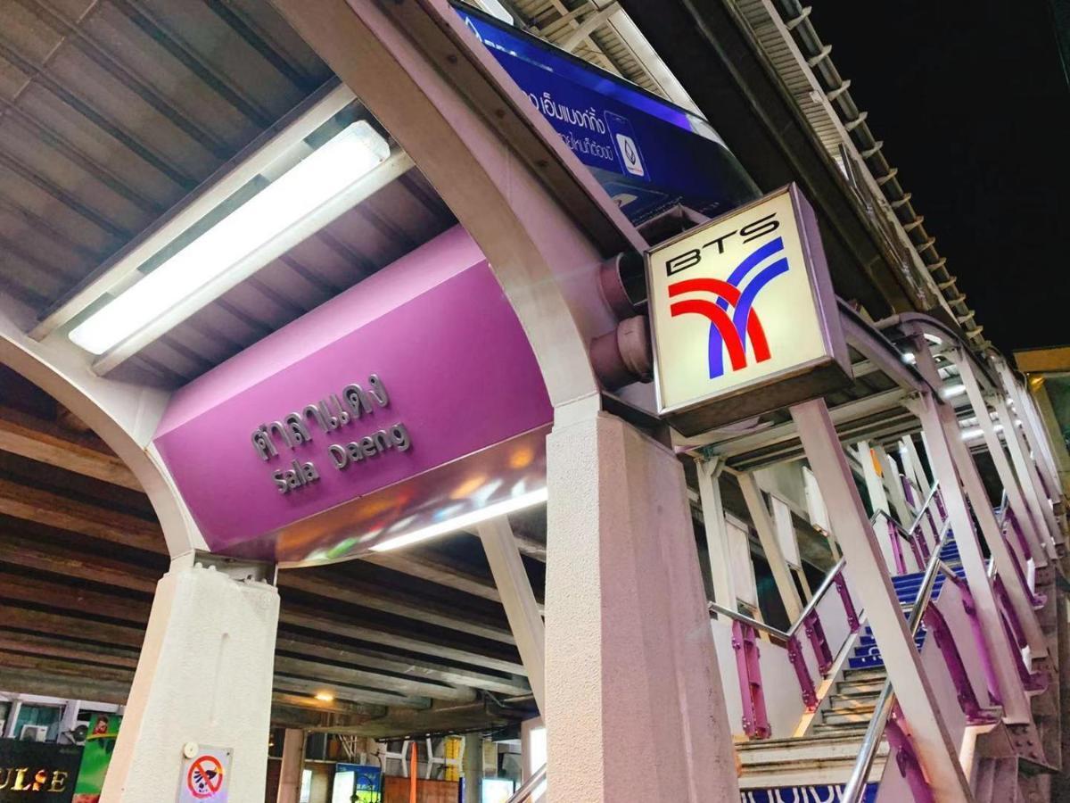 Sapphire hotel Silom Bangkok 蓝宝石曼谷酒店 Bagian luar foto The BTS Skytrain station