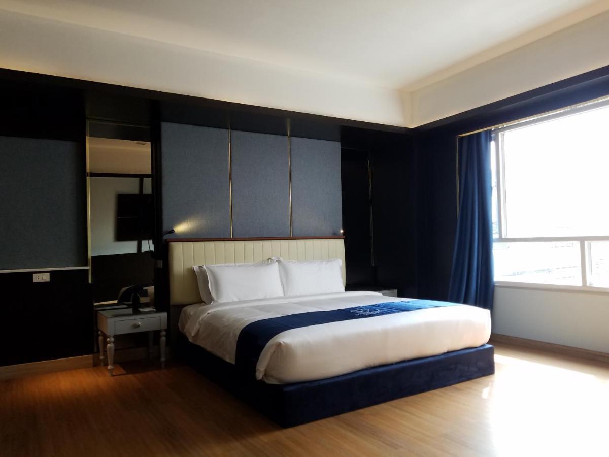 Sapphire hotel Silom Bangkok 蓝宝石曼谷酒店 Bagian luar foto